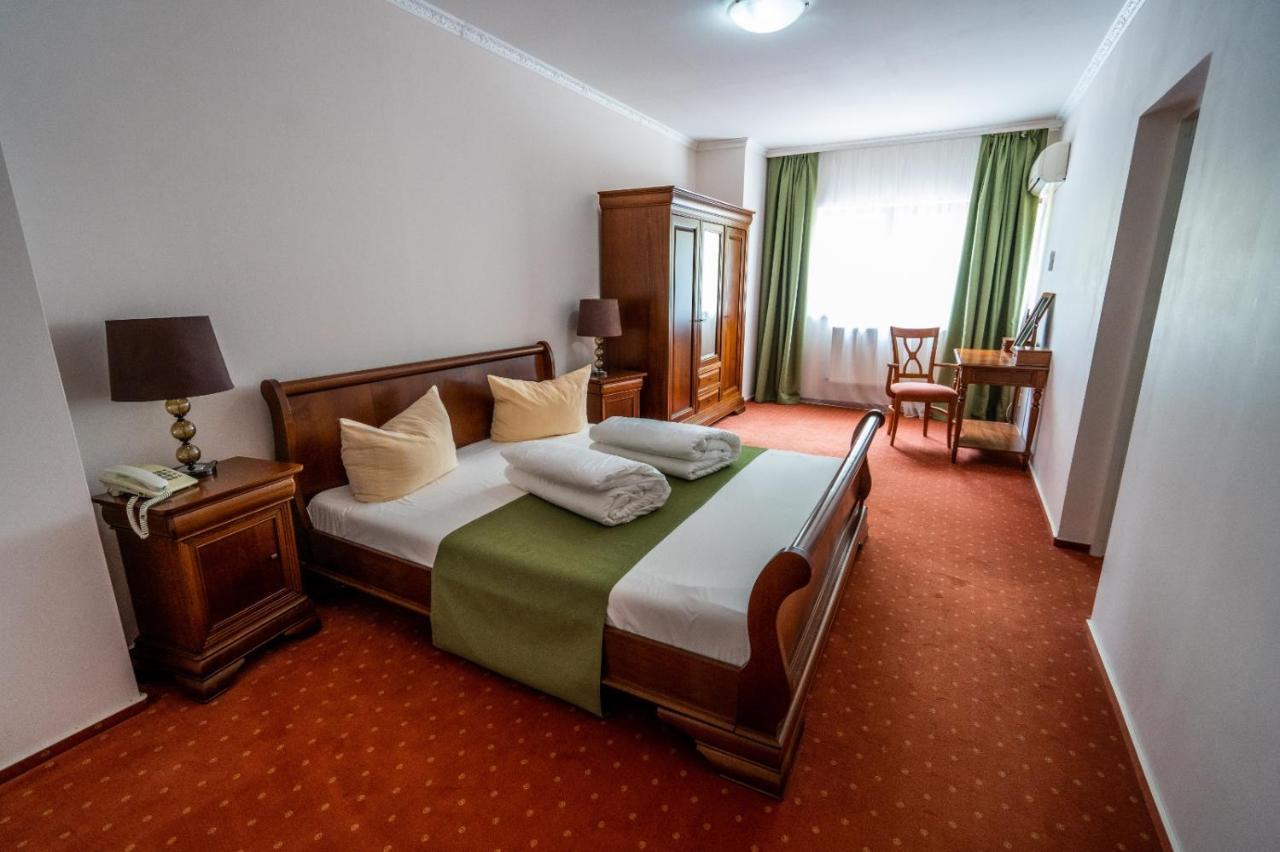 Hotel Tex Club Ботошані Екстер'єр фото