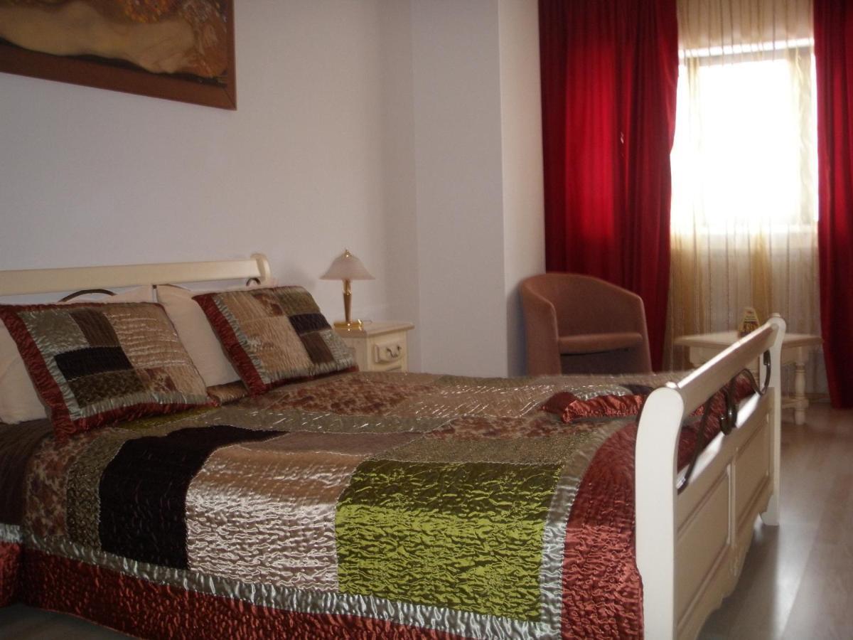 Hotel Tex Club Ботошані Номер фото